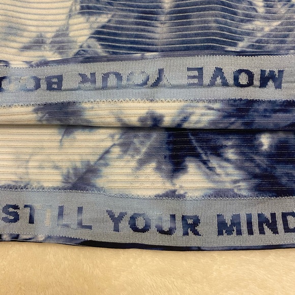 NWT Lululemon Swiftly Tech High Neck Racerback Tank 2.0
Shibori Stripe True Navy - Picture 5 of 9